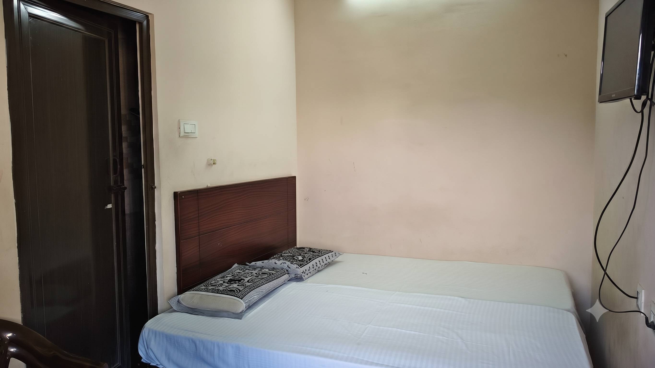 Double Cottage A/C at Royal Residency, Gingee