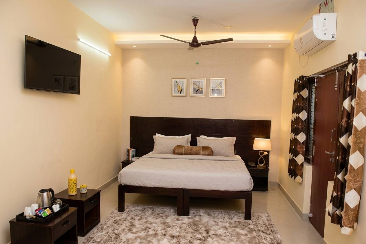 Double Cottage A/C at Royal Residency — photo 3