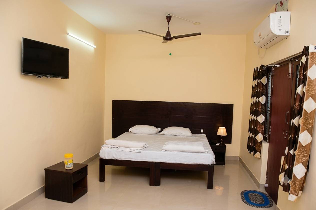 Double Cottage A/C at Royal Residency — photo 4