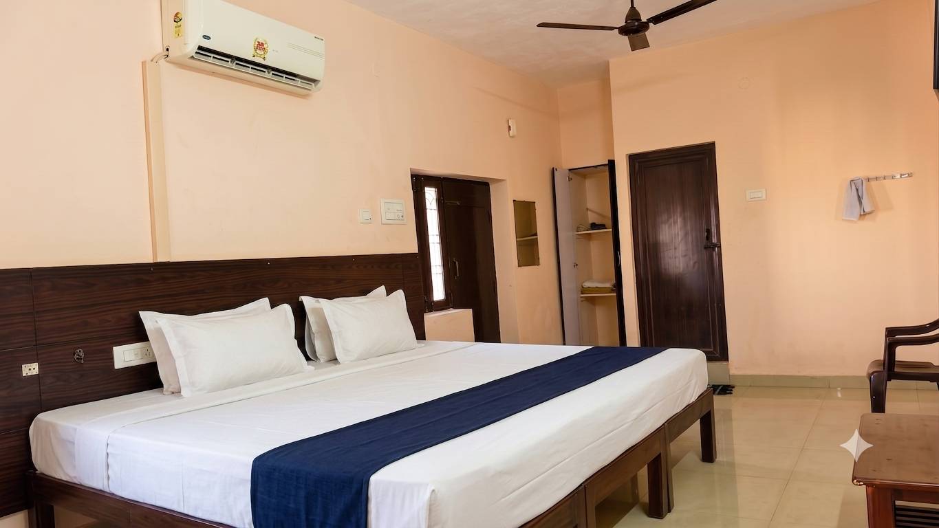 Double Cottage A/C at Royal Residency — photo 5