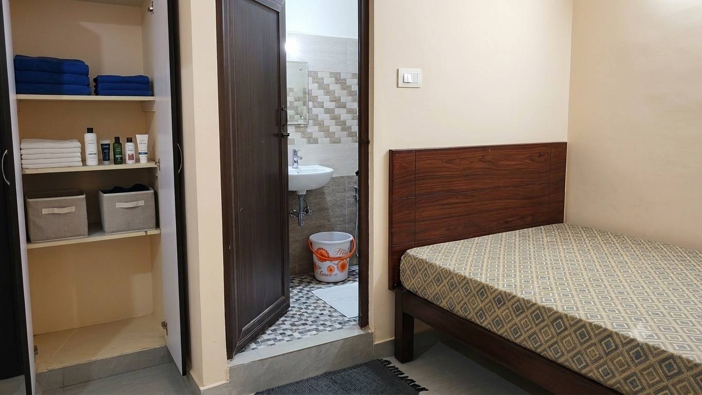 Single Non A/C at Royal Residency — photo 2