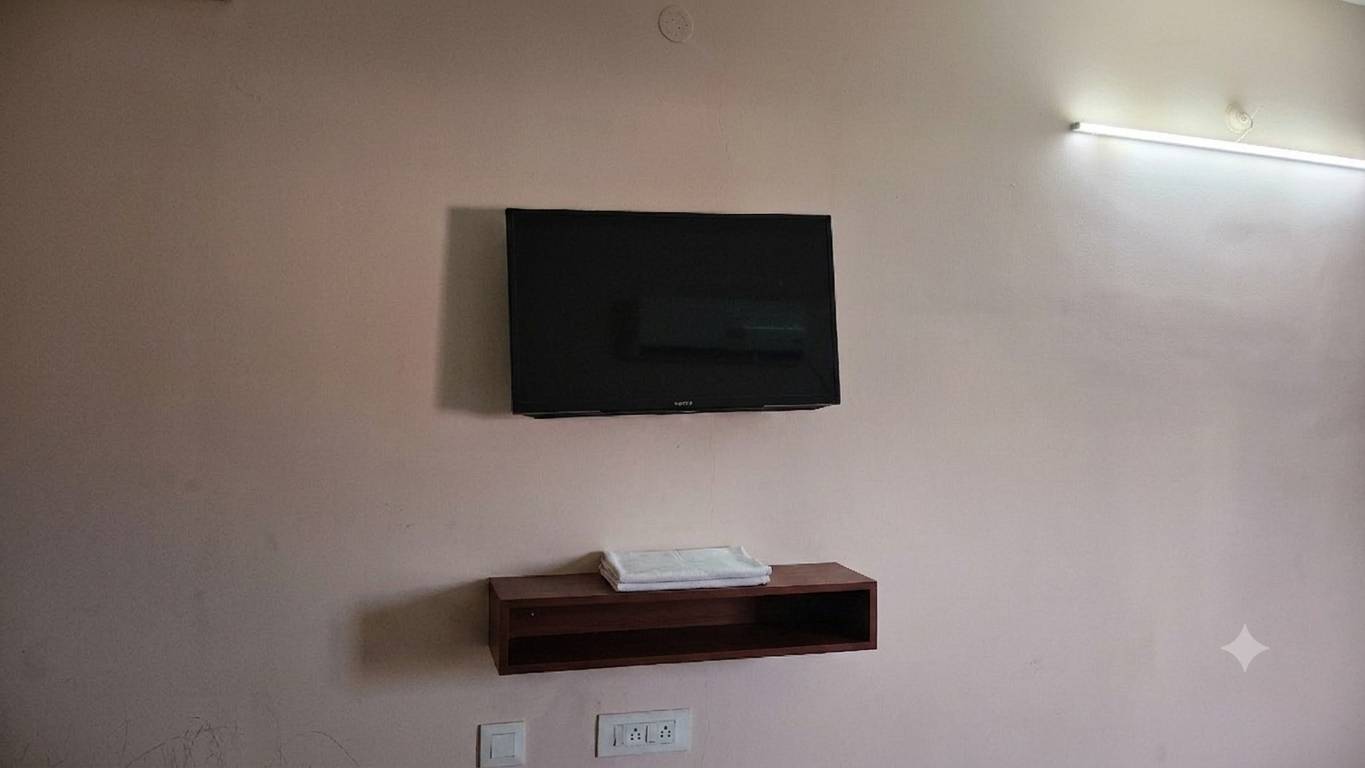 Double Cottage A/C at Royal Residency — photo 9